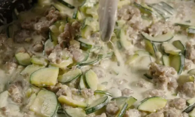 Pasta Salsiccia e Zucchine: Ricetta Veloce e Cremosa Perfetta
