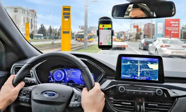 Aplikacje ostrzegające o kontrolach: Yanosik, Waze które wybrać?