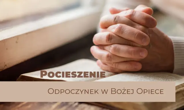 Dłonie złożone w modlitwie nad otwartą Biblią, symbolizujące pocieszenie i odpoczynek w Bożej opiece, nawiązując do psalm 14.