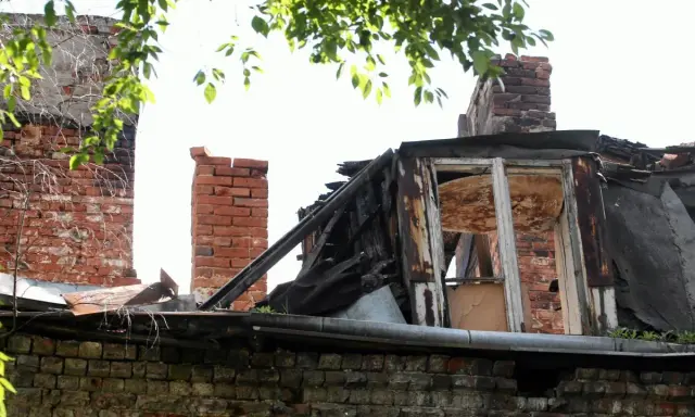 Budynek grozi zawaleniem? Poznaj procedury i uniknij kosztów