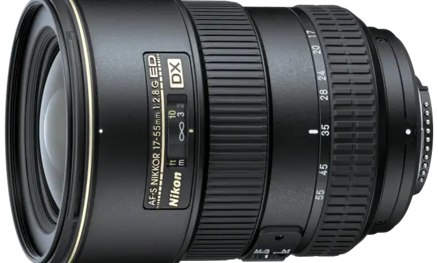 Obiektyw Nikon AF-S DX NIKKOR 17-55mm f/2.8G ED z widocznymi oznaczeniami ogniskowych i przysłony.