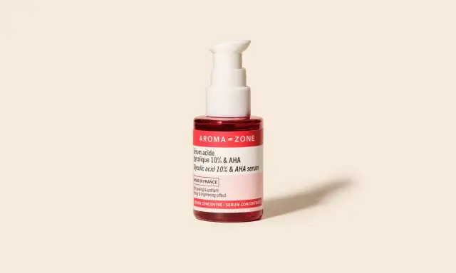 Sérum Aroma-Zone à l'acide glycolique 10% & AHA, pour un effet peeling et unifiant. Ce soin concentré promet un teint plus lumineux.