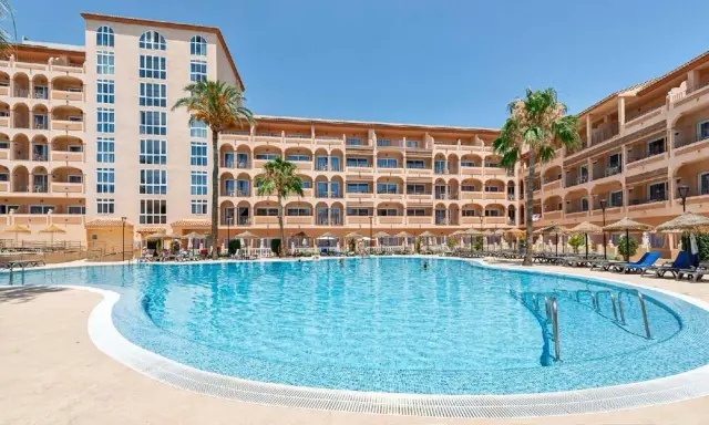 Hotel Bahía Tropical: ¿Tu paraíso en Almuñécar? Guía completa