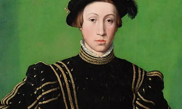 Portret młodego mężczyzny w czarnym stroju z bogatymi złotymi zdobieniami, w czapce z piórem. Wygląda jak vivente rege, gotowy na panowanie.