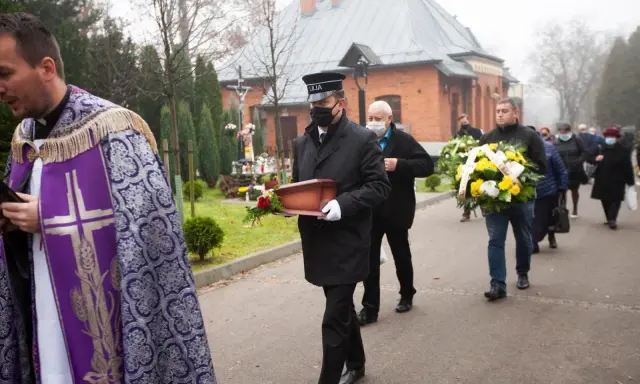 Pogrzeby w Polsce: W które dni są niemożliwe? Sprawdź, zanim zaplanujesz!