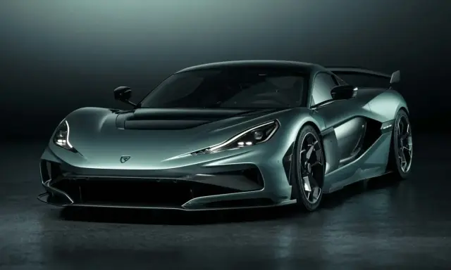 Rimac Nevera, un'auto elettrica da sogno. Il suo prezzo riflette prestazioni e innovazione uniche.