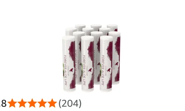 Kilka sztyftów Forever Aloe Lips™ w białych opakowaniach z bordowym wzorem i logo. Idealne do pielęgnacji ust.