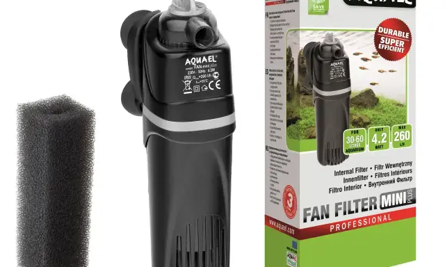 Czarny filtr wewnętrzny do akwarium AquaL FAN FILTER MINI PLUS z gąbką. Idealny do zbiorników 30-60 litrów.