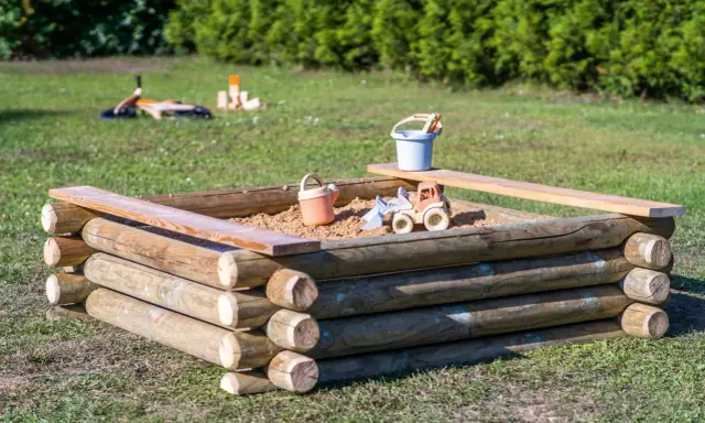 Bezpieczna piaskownica DIY: Jak ją zbudować dla Twojego dziecka?