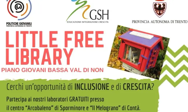 Una piccola libreria gratuita, colorata e piena di libri, invita alla lettura e alla condivisione.