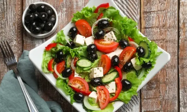 Salade Grecque Authentique : Recette Facile & Secrets de Chef