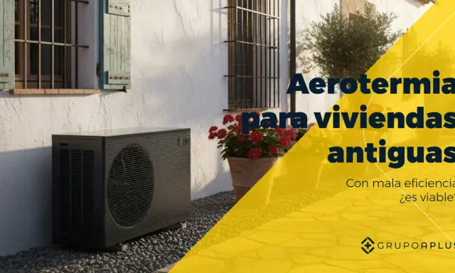Unidad exterior de aerotermia junto a una casa antigua. ¿Son viables las mentiras de la aerotermia en viviendas antiguas con mala eficiencia?