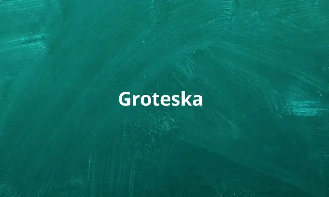 Napis "Groteska" na zielonym tle tablicy.