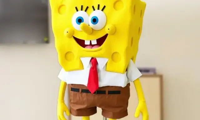 Jak zrobić strój Spongeboba? Kompletny poradnik DIY na bal!