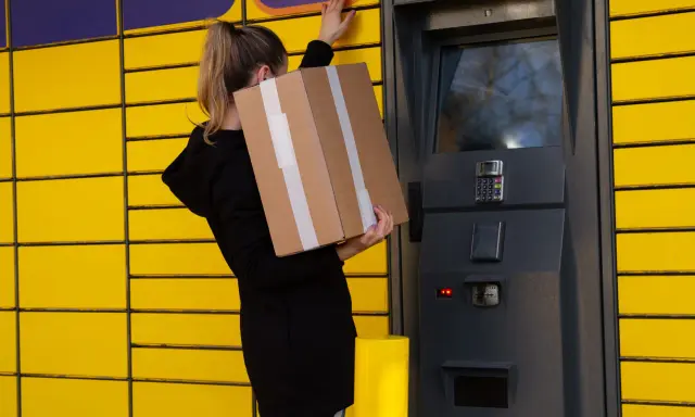 Jak nadać paczkę w Paczkomacie InPost? Bez etykiety, krok po kroku!