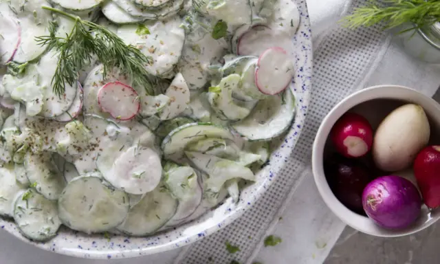 Salade de concombre à la crème : ma recette fraîcheur anti-flotte !