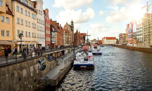Gdańsk: Gdzie zjeść? Odkryj najlepsze smaki i widoki miasta