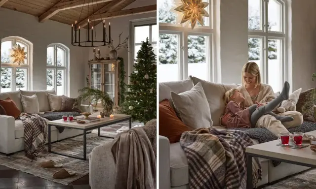 Mysig jul inspiration med familjen i soffan. Snö utanför fönstret, gran och stjärna i taket.