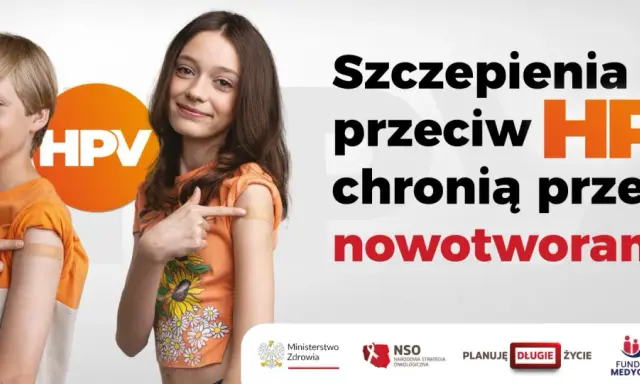 Dzieci z plastrami po szczepieniu przeciw HPV. "Szczepienia przeciw HPV chronią przed nowotworami". Mam HPV co dalej? Zapytaj lekarza.