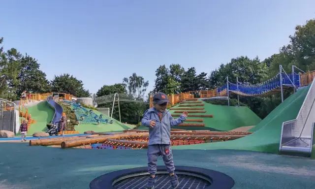 Plac zabaw Park Ujazdowskim otwarty! Co musisz wiedzieć przed wizytą?