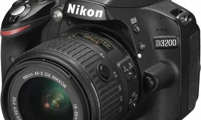 Lustrzanka Nikon: Optyczny wizjer, bateria 1500 zdjęć. Czy warto?