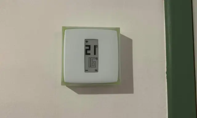 Thermostat Netatmo avis : 21°C affichés, 16°C ambiant. Confort thermique assuré.