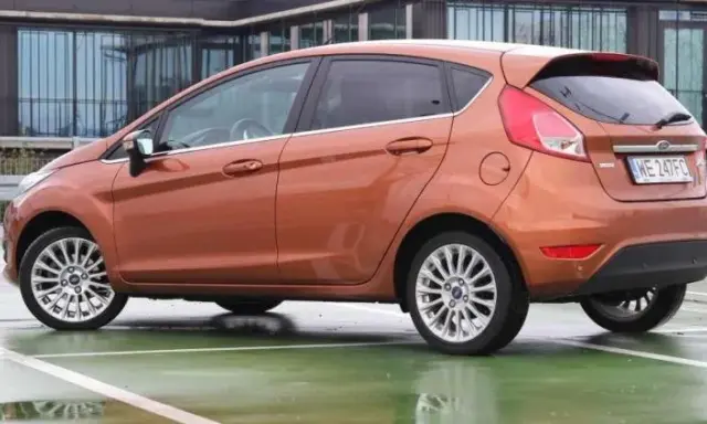 Pojemność baku Ford Fiesta Mk7: 42 czy 45 litrów? Rezerwa