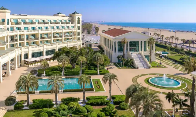 Hotel Balneario Las Arenas: Lujo 5 estrellas, Spa y Playa en Valencia