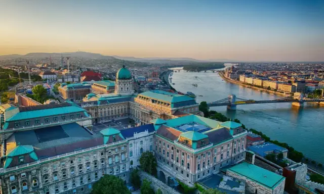 Węgry: Dowód osobisty wystarczy! Paszport do Budapesztu nie jest wymagany
