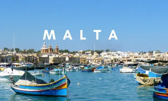 Malta: kolorowe łodzie, błękitne morze i zabytkowe miasto. Czy warto tu przyjechać?