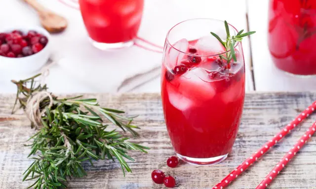 Wódka + sok? Drinki z wódką, które zrobisz w 5 minut!