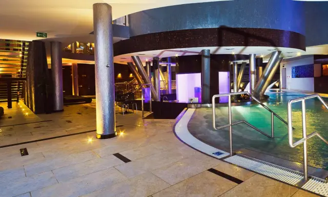 Urodziny w SPA: Pakiety, ceny i planowanie Twój przewodnik!