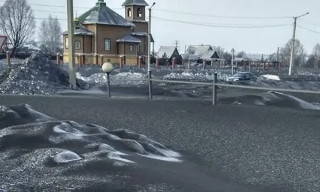Czarny śnieg: szokujące zjawisko zagrażające środowisku