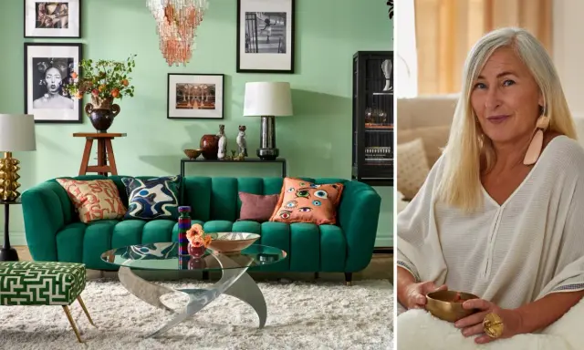 En kvinna med långt blont hår sitter i en mysig miljö, omgiven av olika inredningsstilar. En grön sammetssoffa och en unik soffbordsdesign skapar en modern känsla.