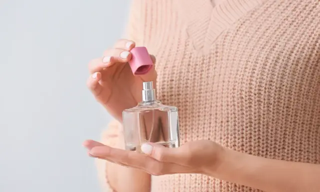 Perfumy to inwestycja: Jak przechowywać, by zapach trwał latami?
