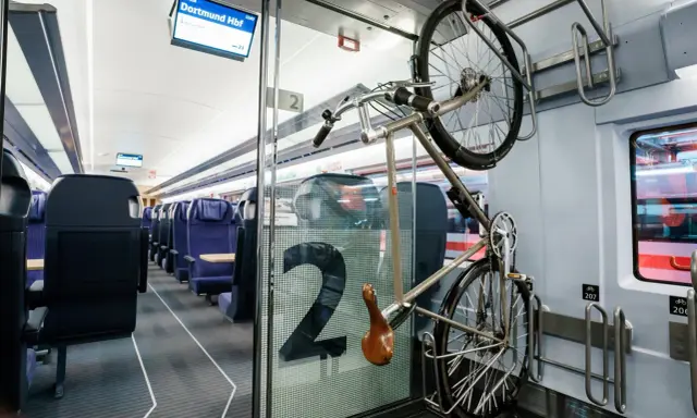 Fahrradmitnahme im ICE: Gute Erfahrungen mit der praktischen Aufhängung. Platz für dein Rad nach Dortmund Hbf.