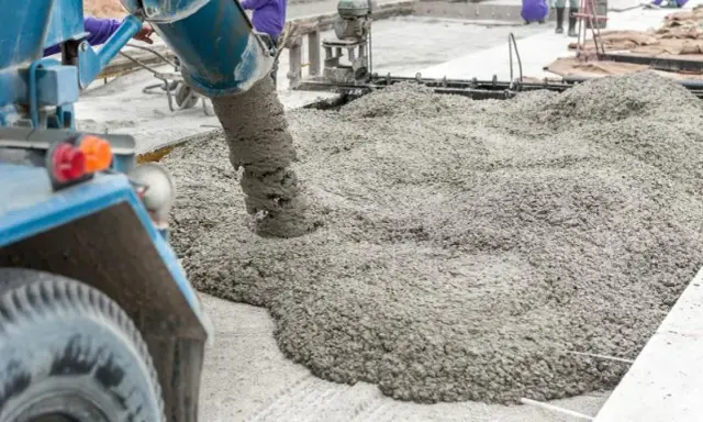 Jak działa betoniarka gruszka? Sekrety jednorodności betonu