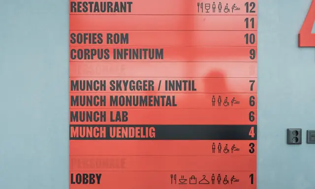 Tablica informacyjna w muzeum Muncha w Oslo. Wskazuje drogę do Skybar, restauracji, sal Muncha i lobby.