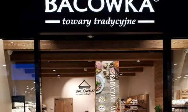 Bacówka - towary tradycyjne. Sklep oferuje tradycyjne wędliny i inne produkty.