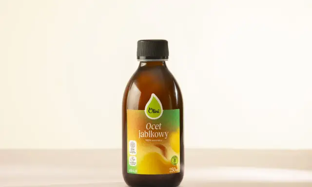 Butelka octu jabłkowego Olini. Czy ocet jabłkowy szkodzi wątrobie? Ten naturalny produkt jest bezpieczny dla zdrowia.