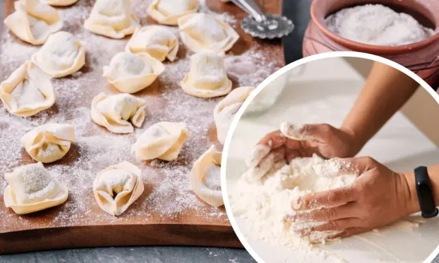 Gotowe pierogi na desce i dłonie mieszające mąkę. Kluczowe pytanie: jaka mąka na pierogi?