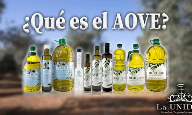 Varias botellas de aceite de oliva virgen extra (AOVE) Morubio. El AOVE es un alimento saludable y versátil, ideal para cocinar y aliñar.