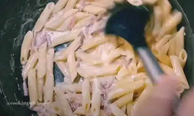 Pasta Panna e Speck: Ricetta Veloce, Cremosa e Perfetta in 15 Minuti
