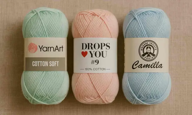 Trzy motki włóczki: miętowy YarnArt Cotton Soft, pudrowy Drops You i błękitny Camilla. Idealna włóczka na kapcie.