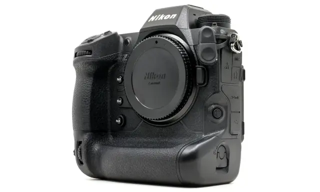 Cámara profesional Nikon Z90, lista para capturar momentos épicos.