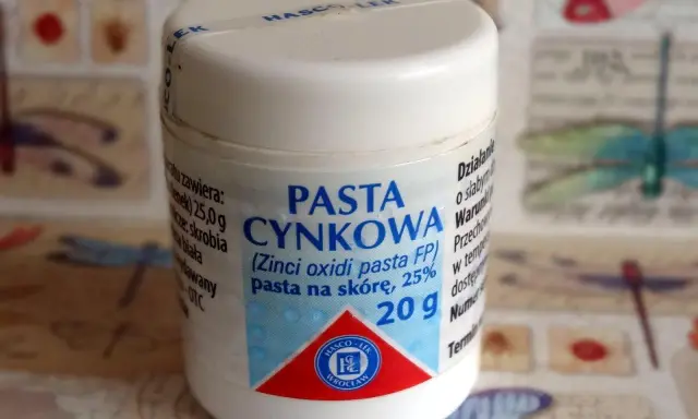 Maść cynkowa na pryszcze: Hit czy mit? Jak stosować dla efektów?