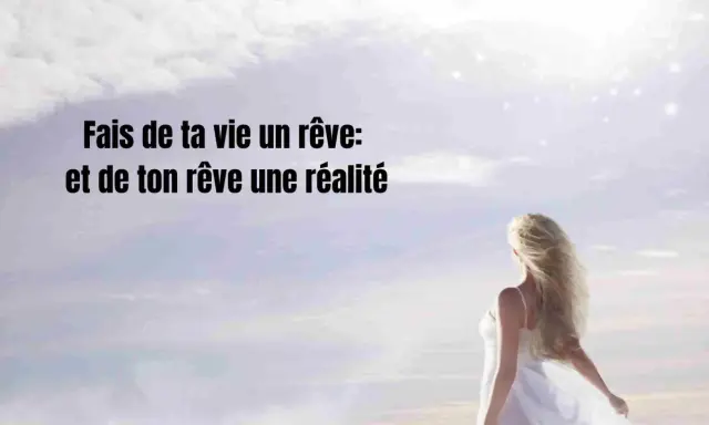 Une femme en robe blanche regarde un ciel étoilé, inspirée par le message : "Fais de ta vie un rêve et de ton rêve une réalité".