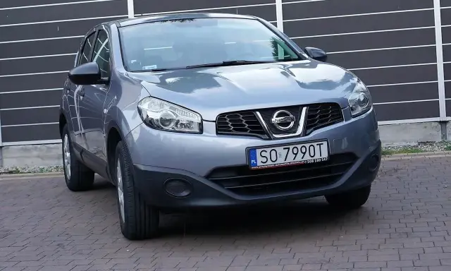 Szary Nissan Qashqai 1.6 benzyna, idealny do miasta. Sprawdź jego spalanie!