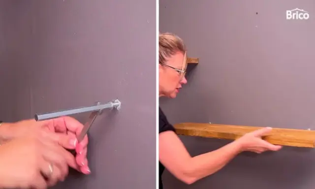 Instalando soportes para poner baldas entre dos paredes. Una persona ajusta un soporte y otra coloca una balda de madera.