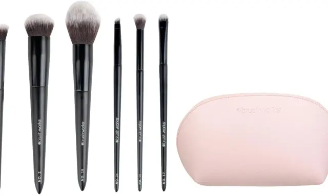 Set di pennelli per make up trucco Brushworks con pochette rosa.